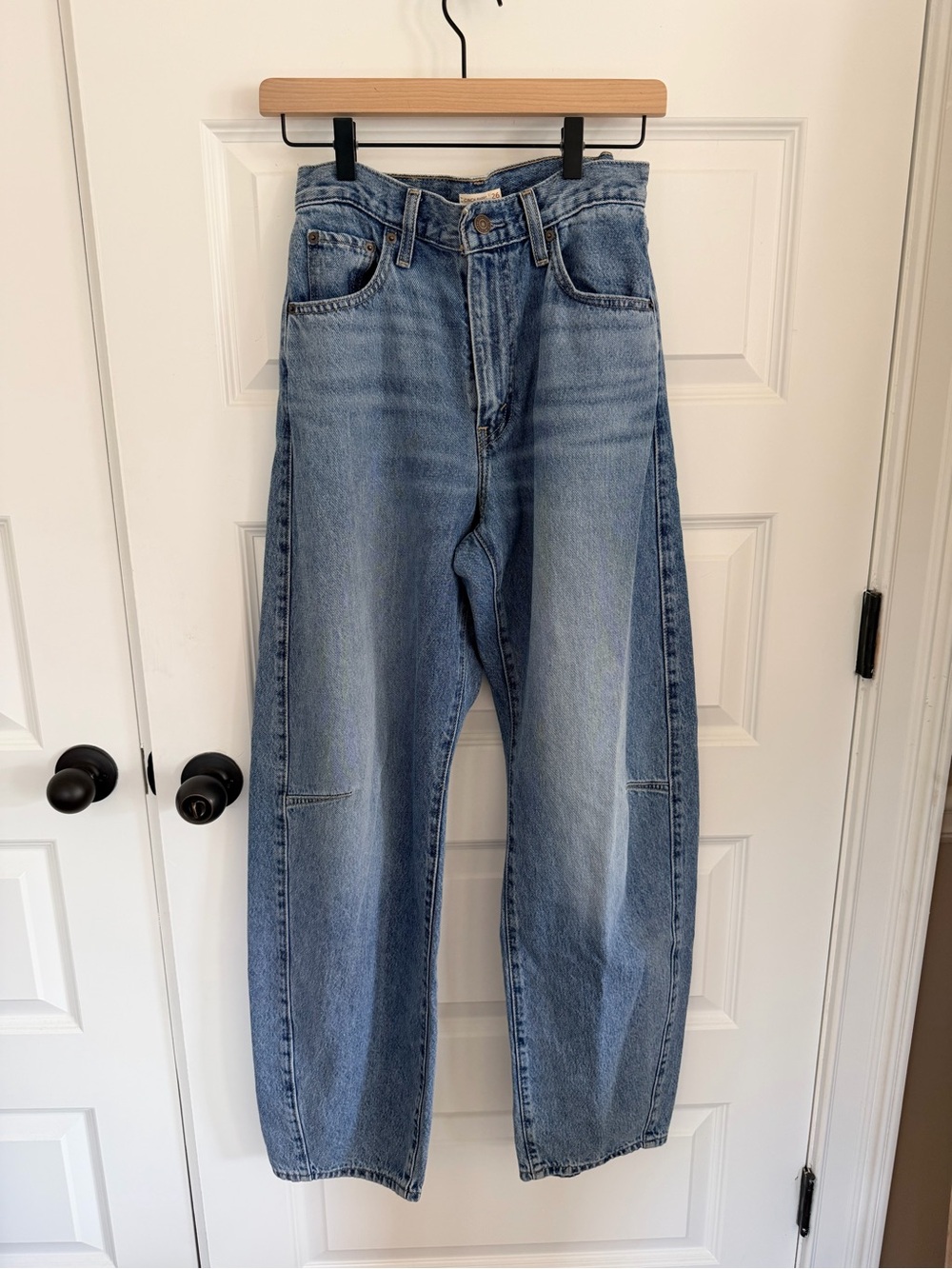 NWOT Levi Strauss viral cinch barrel jeans 26